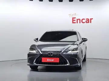 2022 Lexus ES с пробегом 127 883 км