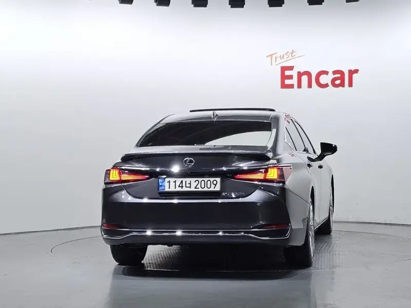 2022 Lexus ES с пробегом 127 883 км