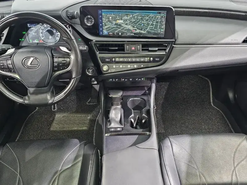 2022 Lexus ES с пробегом 127 883 км