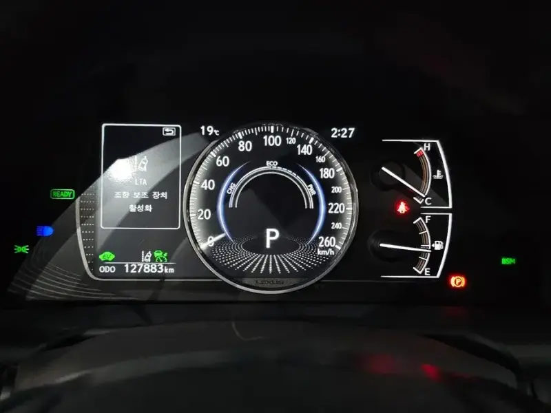 2022 Lexus ES с пробегом 127 883 км