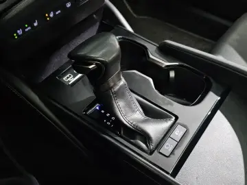 2022 Lexus ES с пробегом 127 883 км
