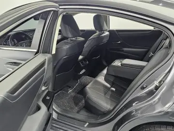 2022 Lexus ES с пробегом 127 883 км