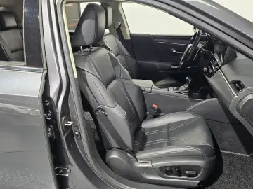 2022 Lexus ES с пробегом 127 883 км