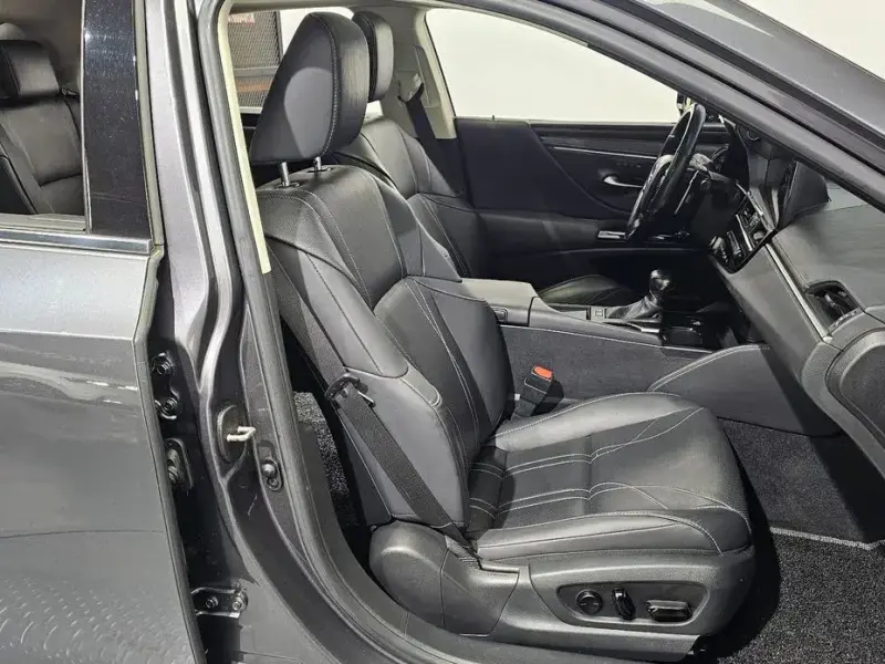 2022 Lexus ES с пробегом 127 883 км