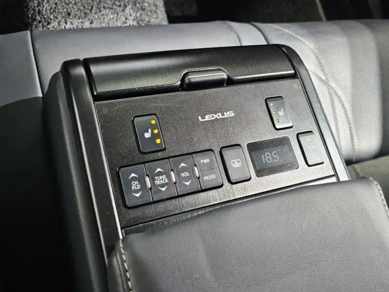 2022 Lexus ES с пробегом 127 883 км