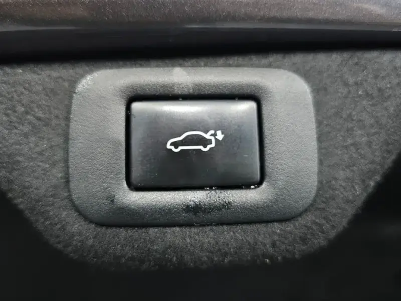 2022 Lexus ES с пробегом 127 883 км