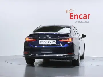 2023 Lexus ES с пробегом 55 409 км
