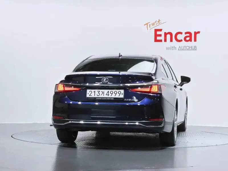 2023 Lexus ES с пробегом 55 409 км