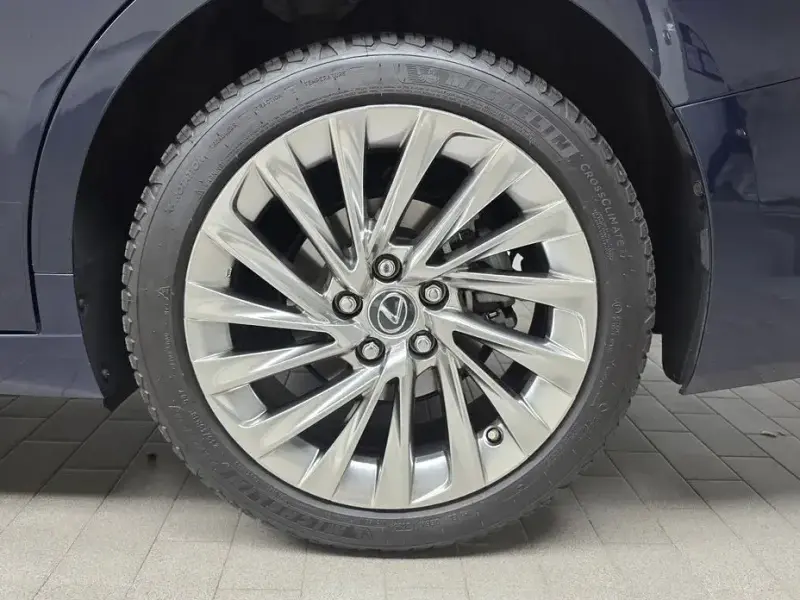 2023 Lexus ES с пробегом 55 409 км