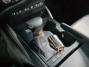 2023 Lexus ES с пробегом 55 409 км