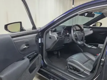 2023 Lexus ES с пробегом 55 409 км