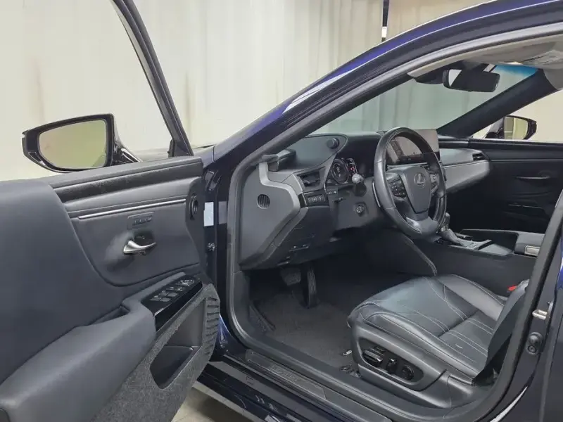 2023 Lexus ES с пробегом 55 409 км