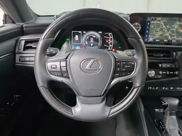 2023 Lexus ES с пробегом 55 409 км