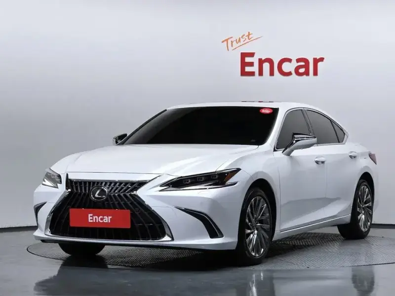 2024 Lexus ES с пробегом 22 107 км
