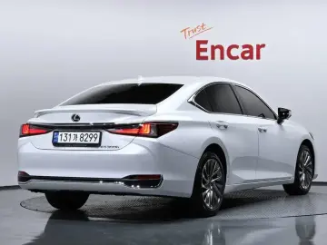 2024 Lexus ES с пробегом 22 107 км