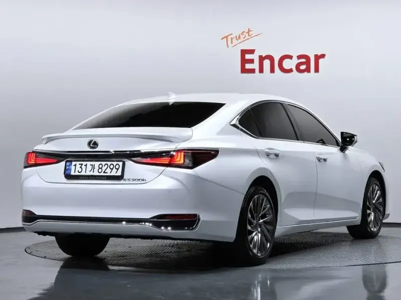 2024 Lexus ES с пробегом 22 107 км