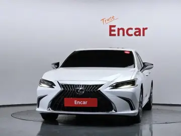 2024 Lexus ES с пробегом 22 107 км