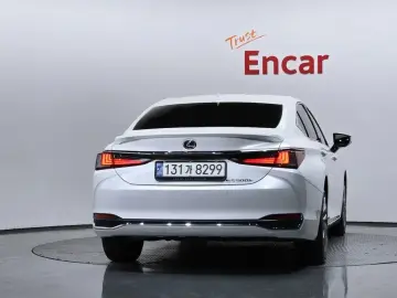 2024 Lexus ES с пробегом 22 107 км