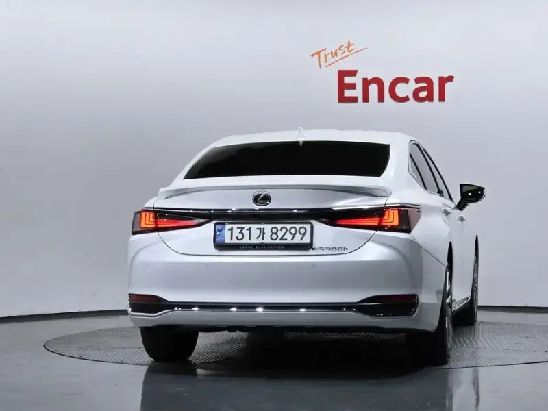 2024 Lexus ES с пробегом 22 107 км