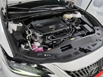 2024 Lexus ES с пробегом 22 107 км