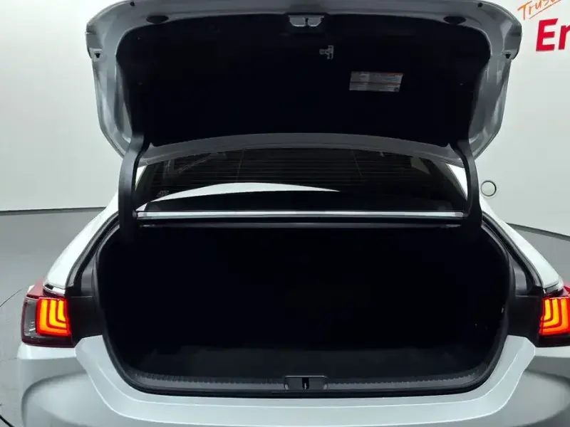 2024 Lexus ES с пробегом 22 107 км