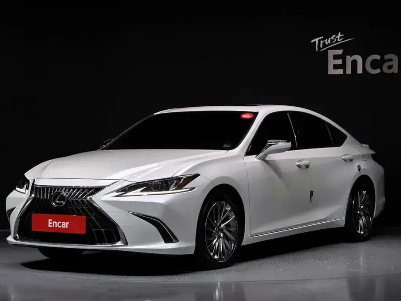 2023 Lexus ES с пробегом 57 759 км