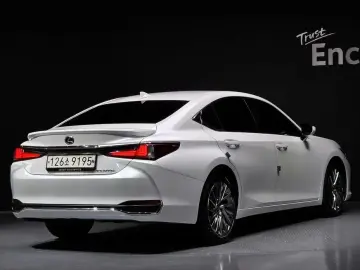 2023 Lexus ES с пробегом 57 759 км