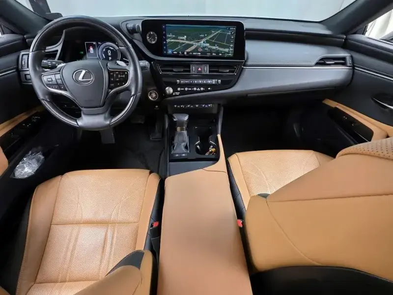 2023 Lexus ES с пробегом 57 759 км