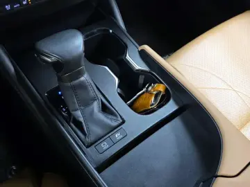 2023 Lexus ES с пробегом 57 759 км
