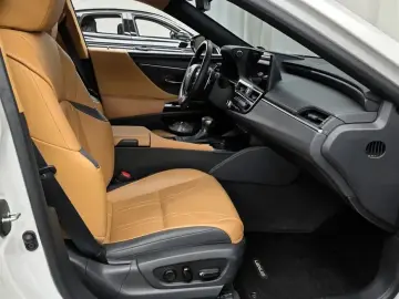 2023 Lexus ES с пробегом 57 759 км