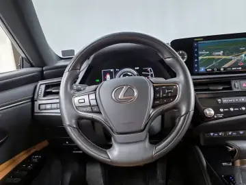 2023 Lexus ES с пробегом 57 759 км