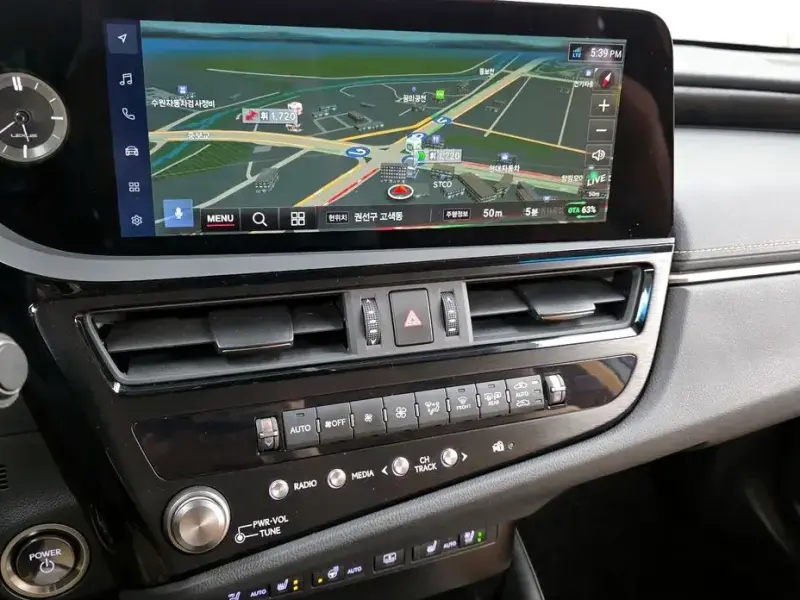 2023 Lexus ES с пробегом 57 759 км