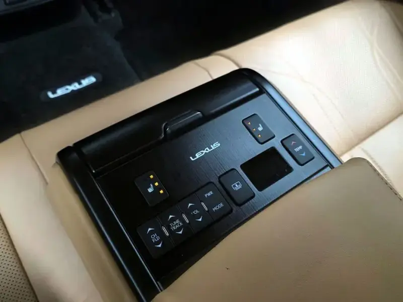2023 Lexus ES с пробегом 57 759 км