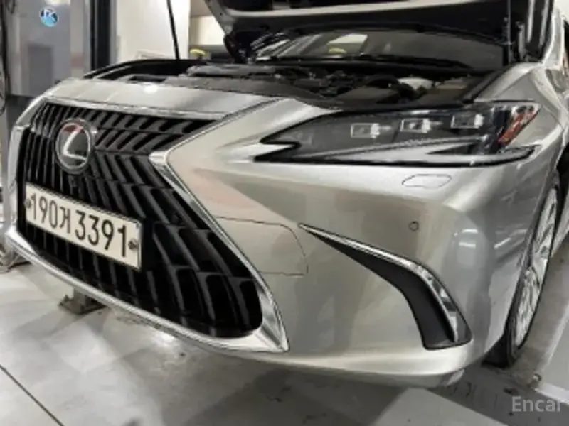 2023 Lexus ES с пробегом 44 582 км