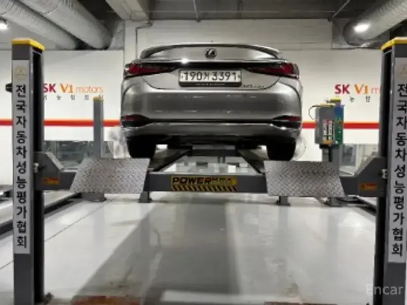 2023 Lexus ES с пробегом 44 582 км