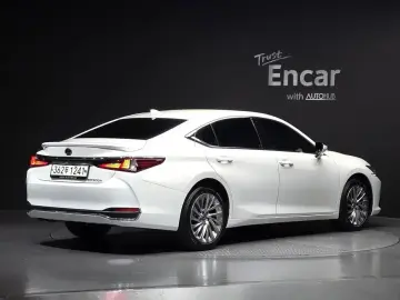 2024 Lexus ES с пробегом 27 310 км
