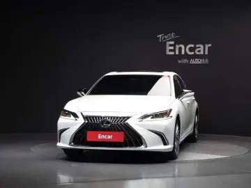 2024 Lexus ES с пробегом 27 310 км