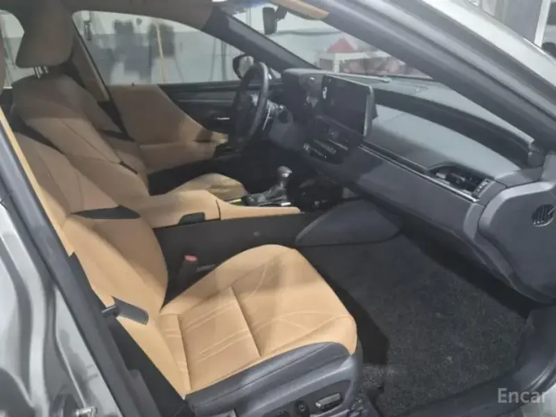 2023 Lexus ES с пробегом 44 582 км