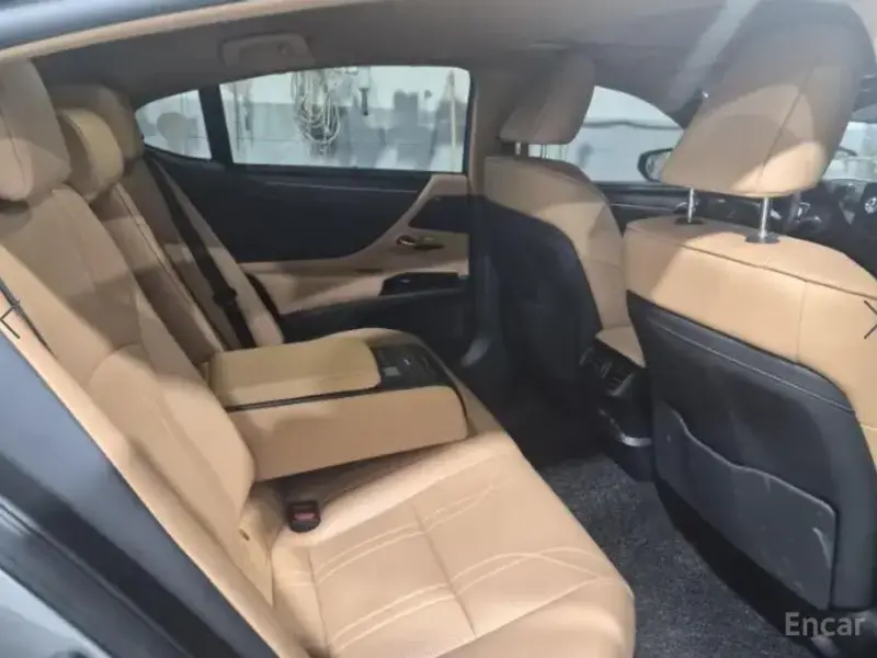 2023 Lexus ES с пробегом 44 582 км