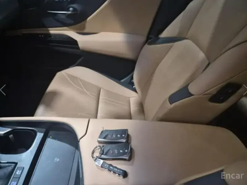 2023 Lexus ES с пробегом 44 582 км