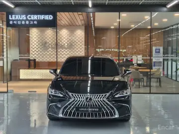 2025 Lexus ES с пробегом 4 839 км