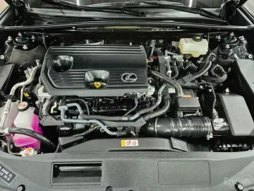 2025 Lexus ES с пробегом 4 839 км