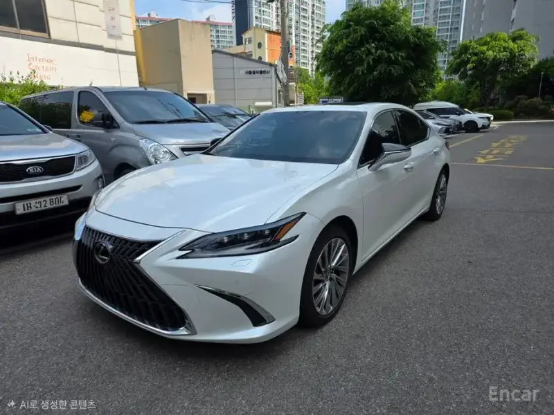 2024 Lexus ES с пробегом 15 700 км