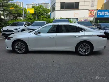 2024 Lexus ES с пробегом 15 700 км