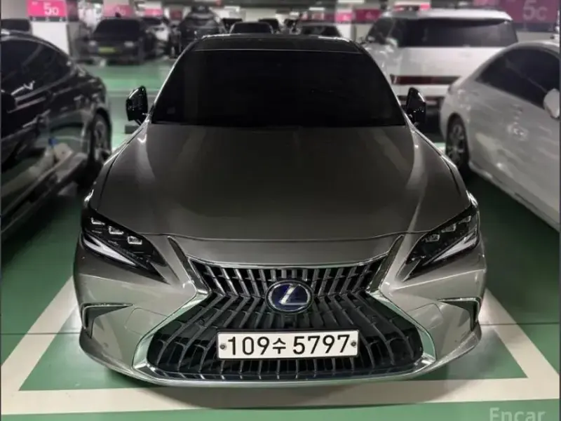 2022 Lexus ES с пробегом 25 000 км
