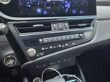 2024 Lexus ES с пробегом 15 700 км
