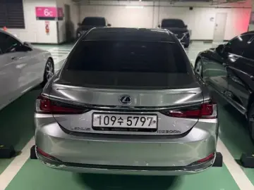 2022 Lexus ES с пробегом 25 000 км