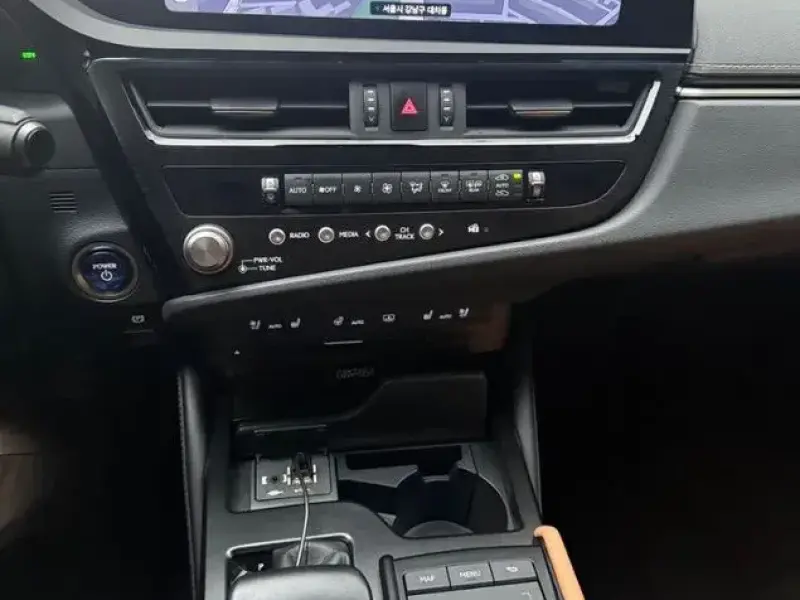 2022 Lexus ES с пробегом 25 000 км