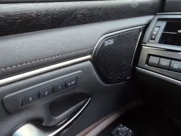 2024 Lexus ES с пробегом 15 700 км