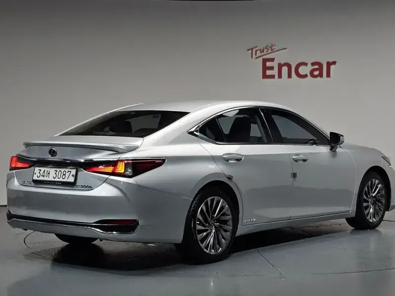 2019 Lexus ES с пробегом 72 028 км